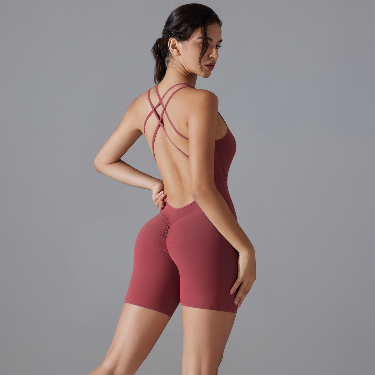 ชุดโยคะเซ็กซี่Backless Sportyแ - Herbal Yoga บทวิจารณ์และราคา